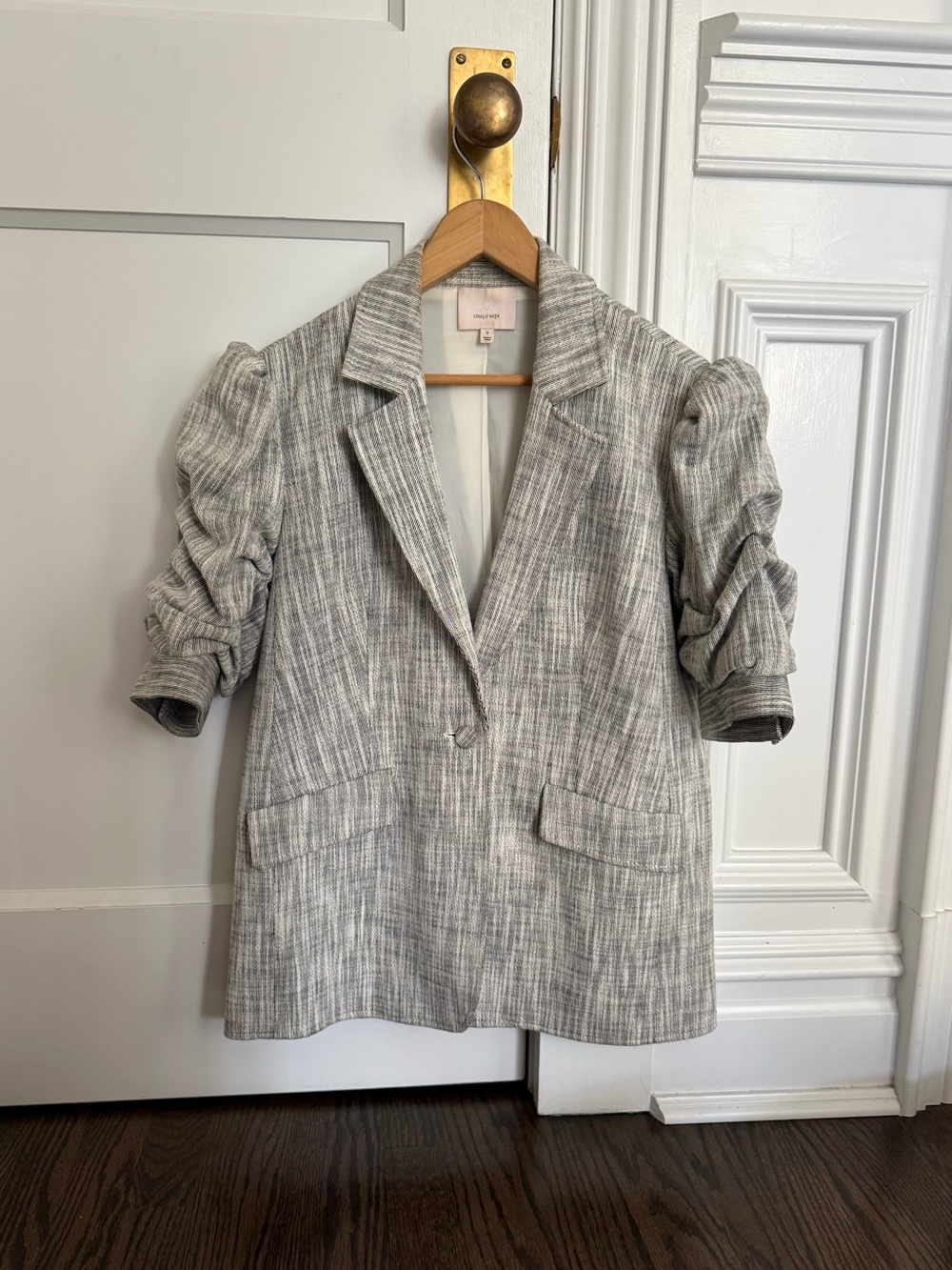 Cinq a Sept Gray Textured Ruched-Sleeve Blazer